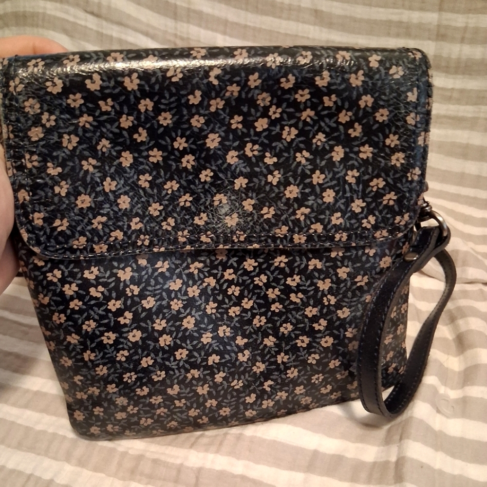 Patricia nash Bianco Denim And Daisies Floral Crossbody Some Smalll Flaw